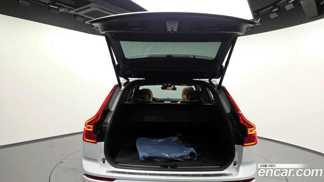 Volvo XC60 B5 Inscription, 2022