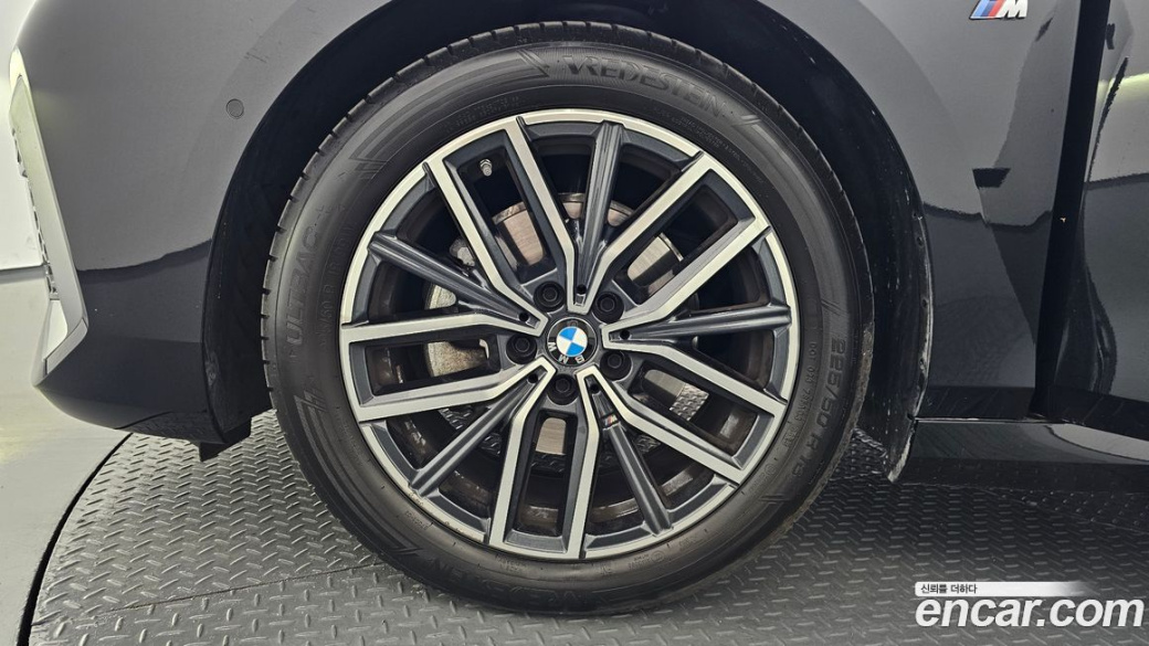 BMW 2-Series 220i M Sport, 2023