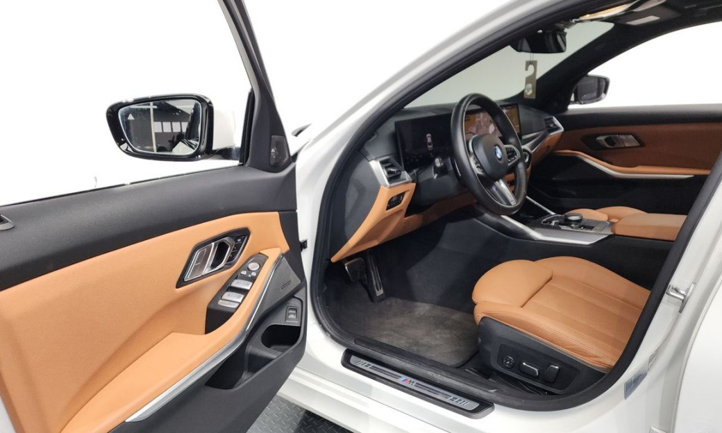 BMW 3-Series 320i M Sport, 2024