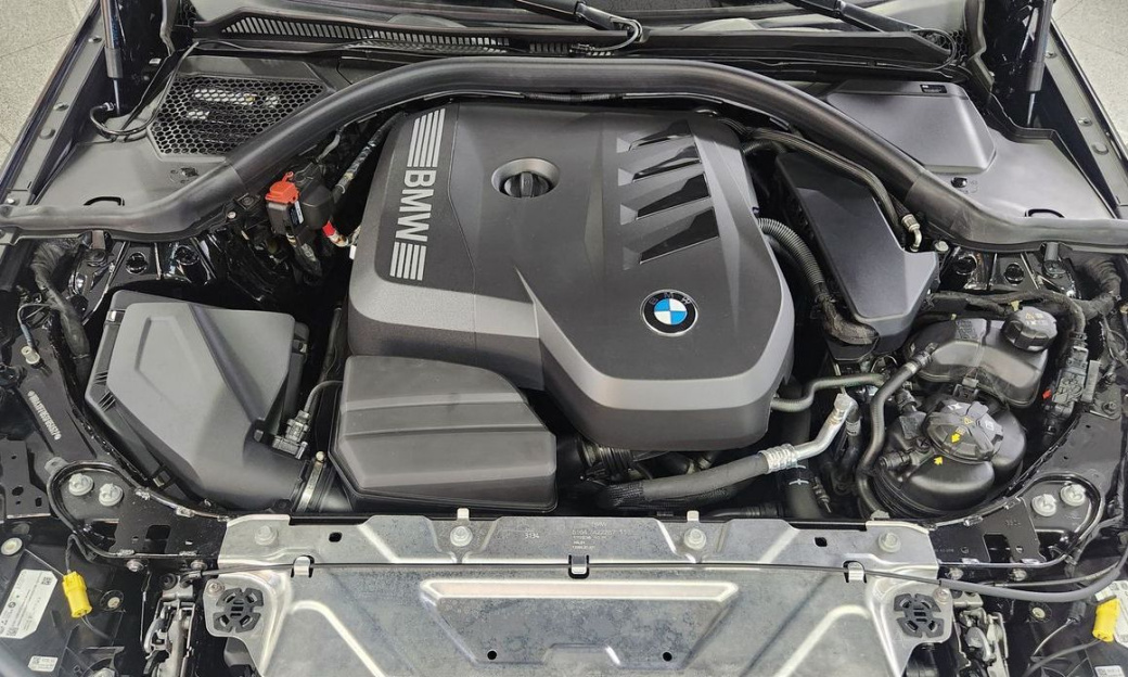 BMW 3-Series 320i, 2025