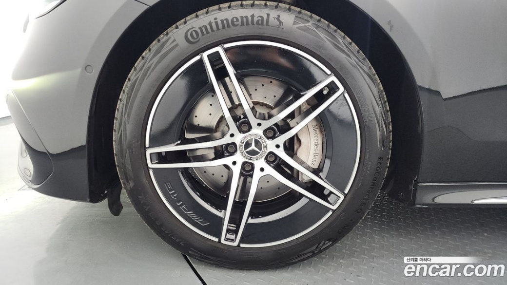 Mercedes-Benz E-Class E300 4MATIC AMG Line, 2024