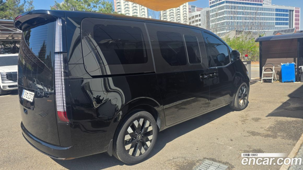 Hyundai Staria Lounge 9-Seater, 2025