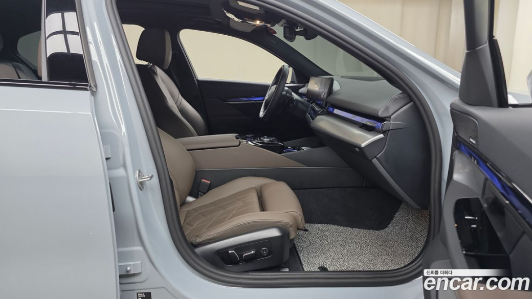 BMW 5-Series 520i M Sport, 2025