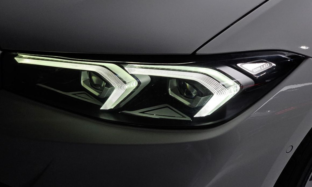 BMW 3-Series 320i, 2023