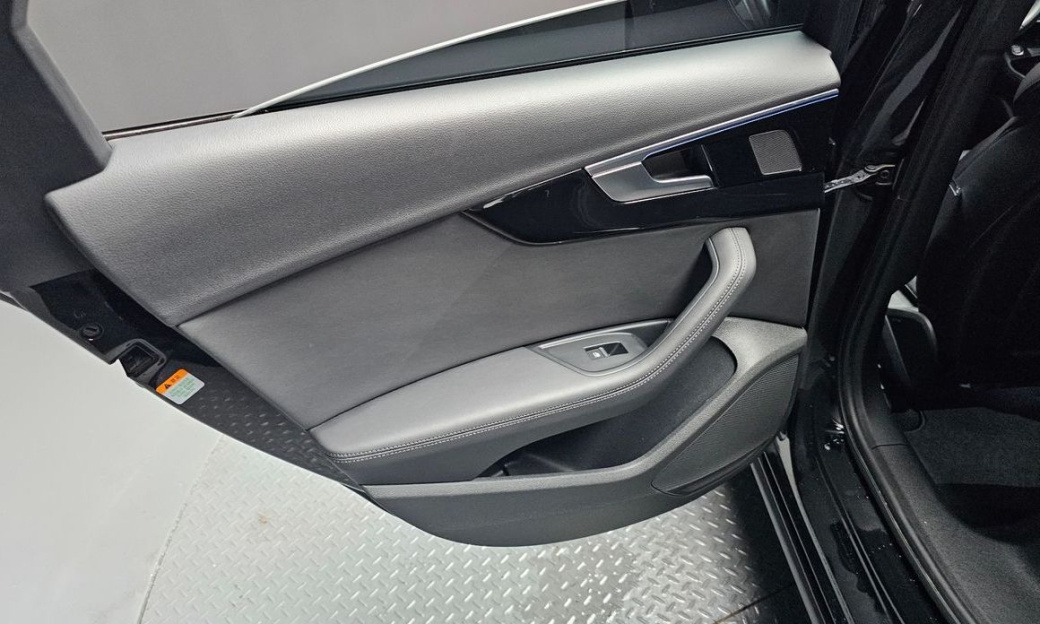 Audi A4 45 TFSI Quattro Premium, 2021