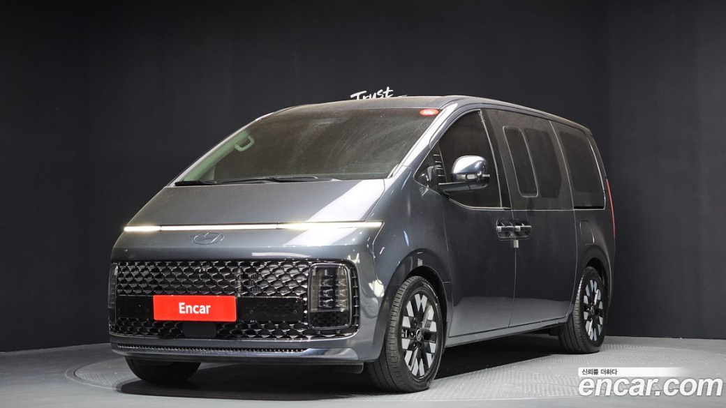 Hyundai Staria 4WD Lounge 9-Seater, 2025