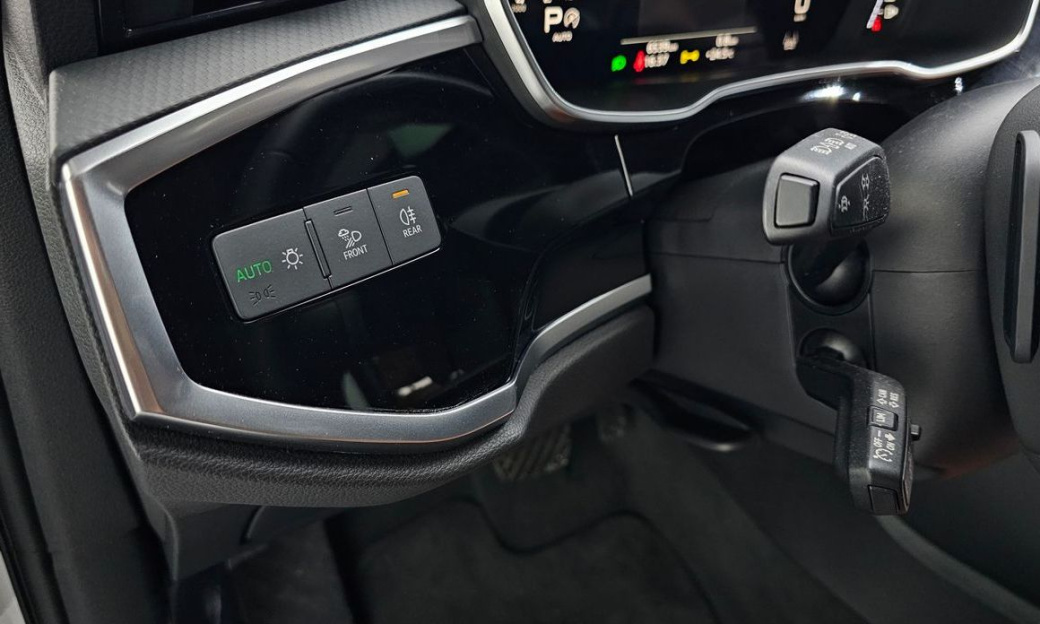 Audi Q3 35 TDI Premium, 2025
