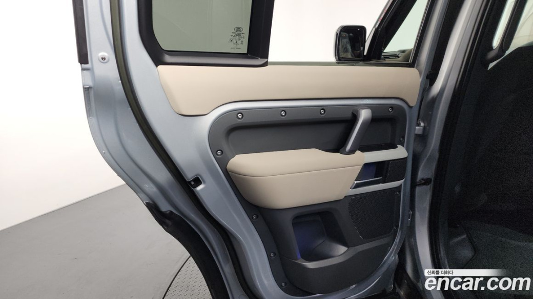 Land Rover Defender 110 P300 X-Dynamic SE, 2023