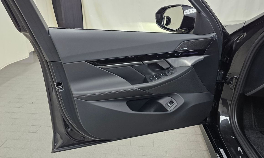 BMW 5-Series 520i M Sport, 2024