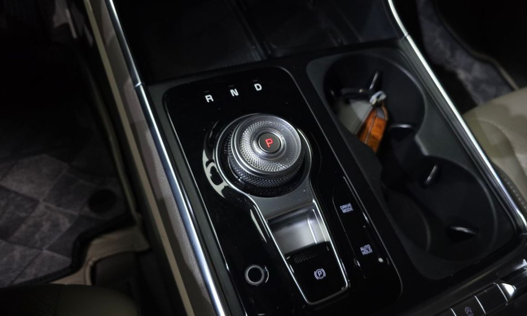 Kia Carnival 7-Seater Signature, 2024