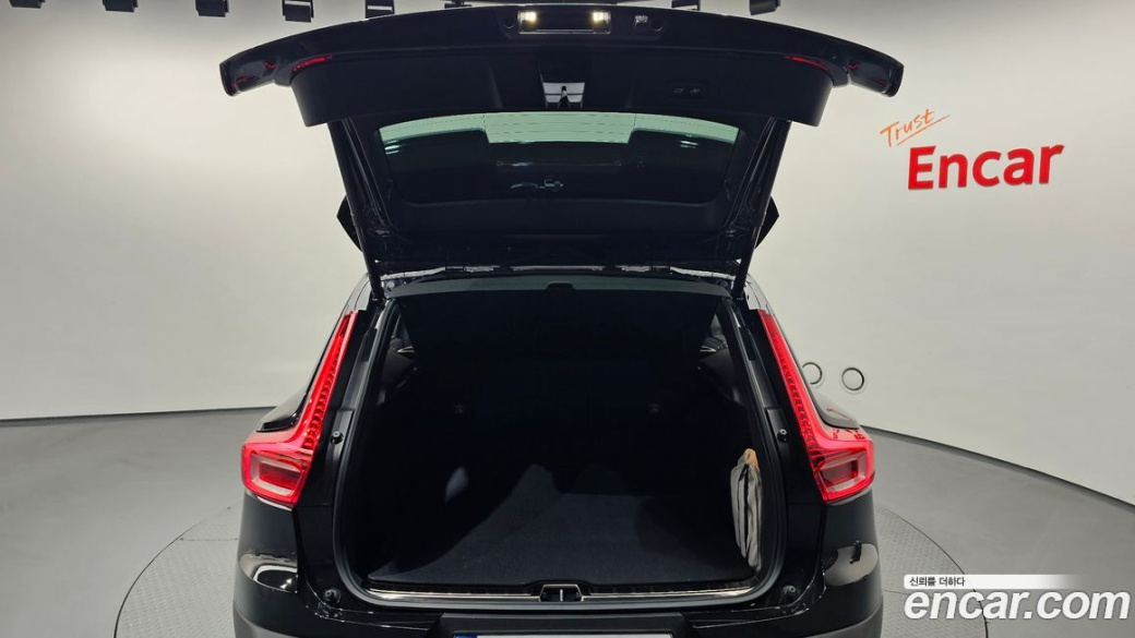 Volvo XC40 B4 Ultimate Bright, 2024