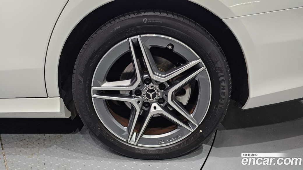 Mercedes-Benz E-Class E250 AMG Line, 2023