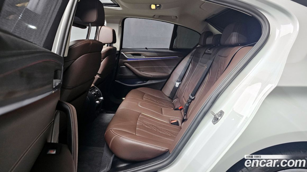 BMW 5-Series 530i Luxury, 2023