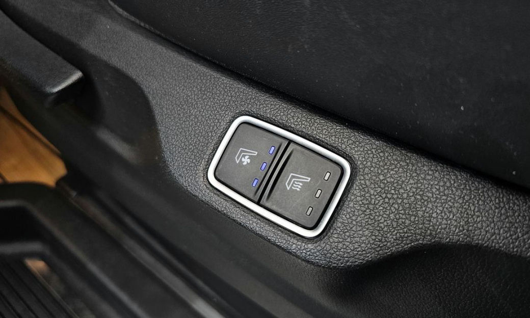 Hyundai Staria 4WD Lounge 9-Seater, 2024