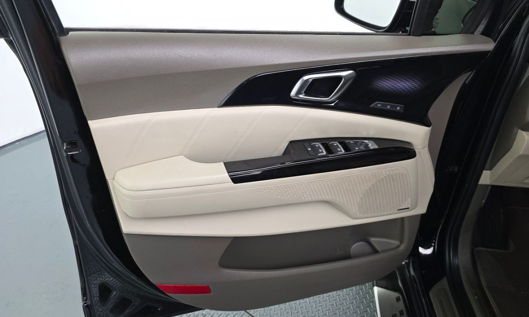 Kia Carnival 7-Seater Hi-Limousine, 2022