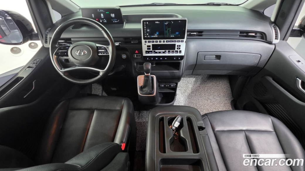 Hyundai Staria 4WD Tourer 9-Seater, 2023