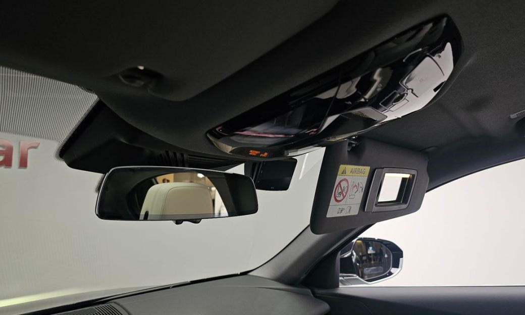 BMW 5-Series 520i, 2025