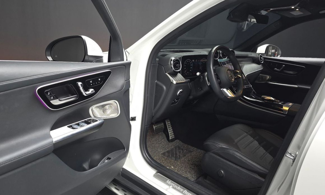 Mercedes-Benz GLC-Class GLC300 4MATIC AMG Line, 2024