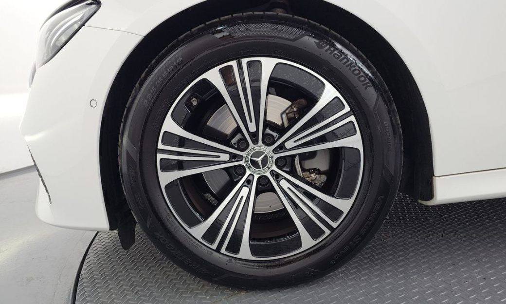 Mercedes-Benz E-Class E200 Avantgarde, 2025