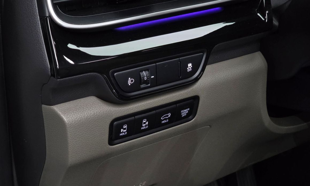 Kia Carnival 9-Seater Signature, 2025