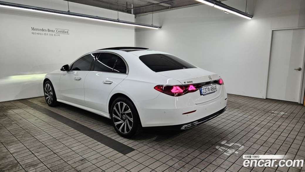 Mercedes-Benz E-Class E300 4MATIC Exclusive, 2024