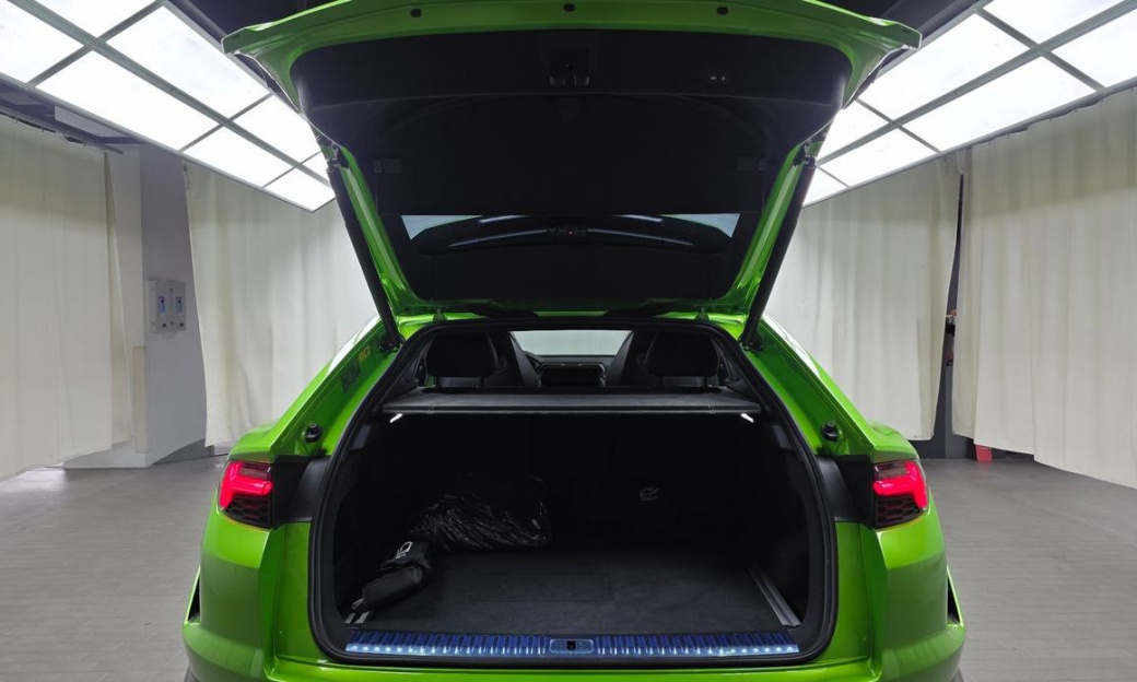Lamborghini Urus 4.0 V8 SE, 2025
