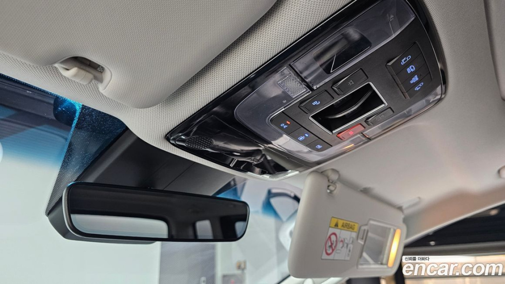 Hyundai Staria 4WD Tourer 11-Seater, 2023