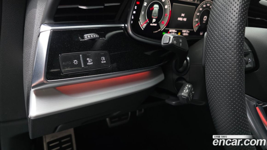 Audi Q8 55 TFSI Quattro Premium, 2023