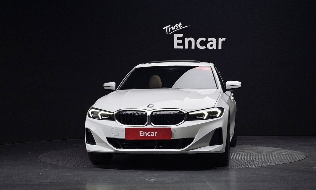 BMW 3-Series 320i, 2024