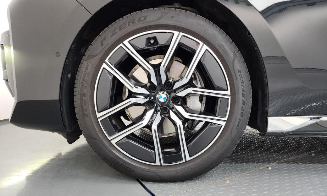 BMW 7-Series 740d xDrive M Sport, 2025