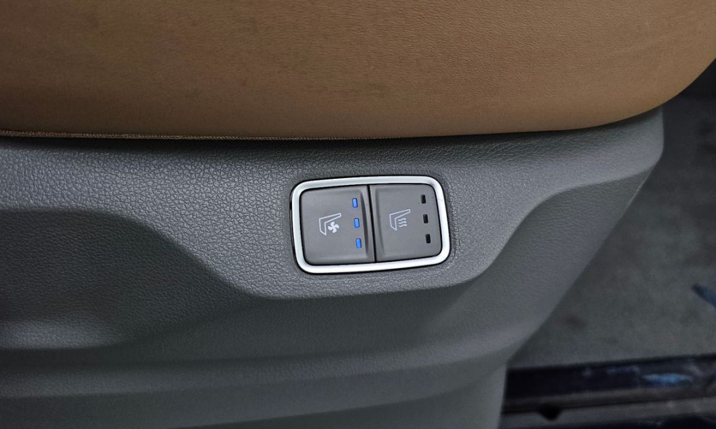 Hyundai Staria Lounge 9-Seater, 2022
