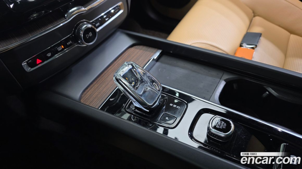 Volvo XC60 B5 Inscription, 2022