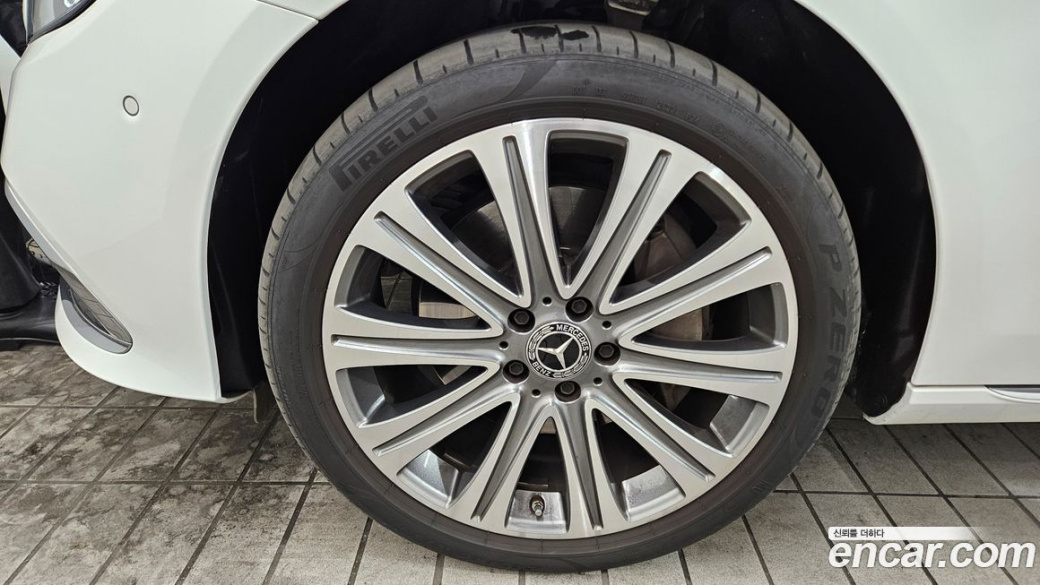 Mercedes-Benz E-Class E350 4MATIC Exclusive, 2023