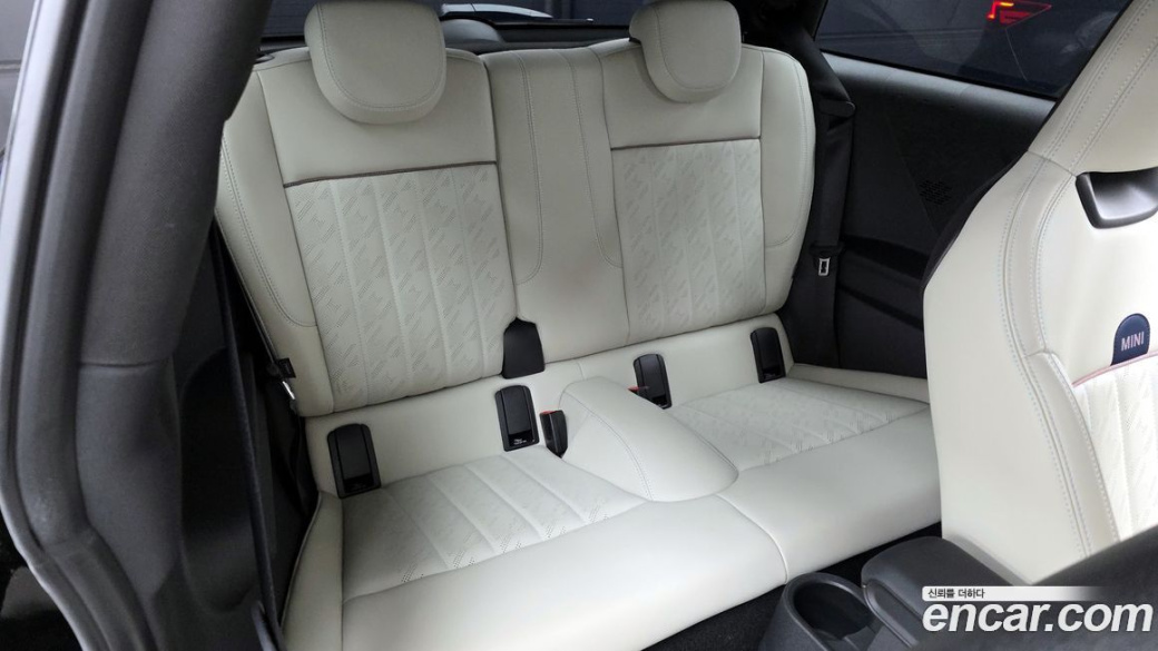 Mini Cooper Favoured, 2025