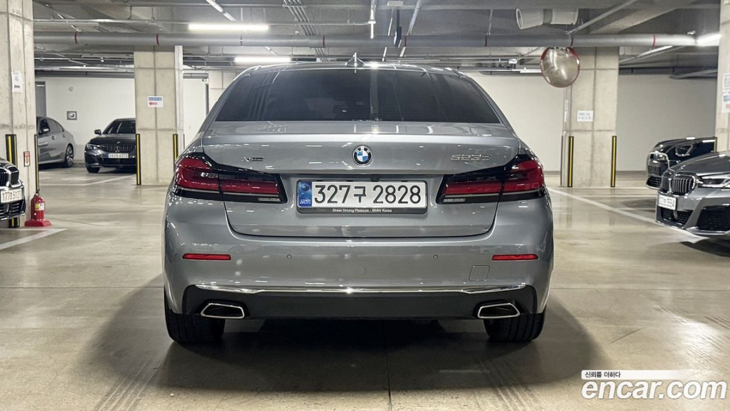BMW 5-Series 523d Luxury, 2023