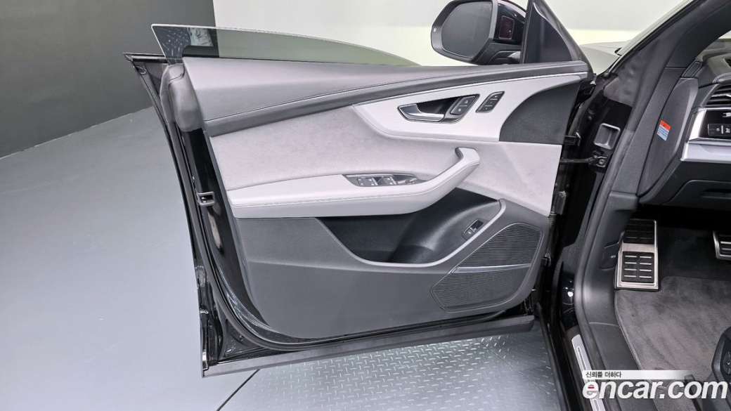 Audi Q8 55 TFSI Quattro Premium, 2023