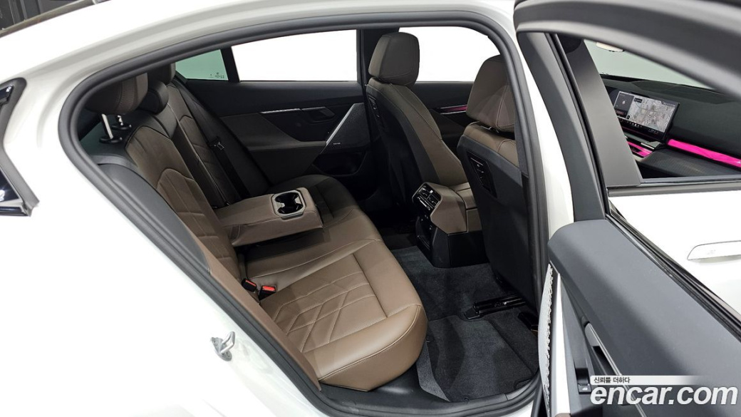 BMW 5-Series 520i M Sport, 2025
