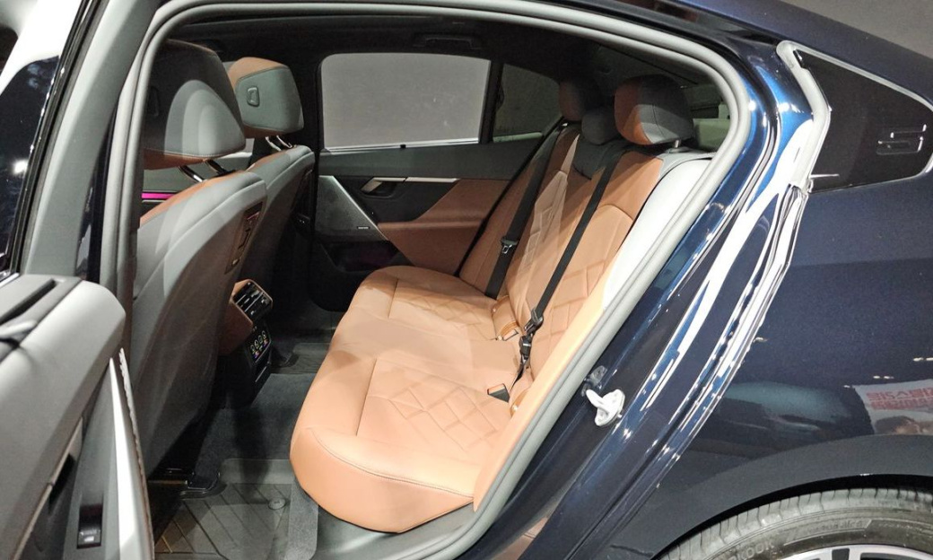 BMW 5-Series 530i xDrive M Sport, 2025