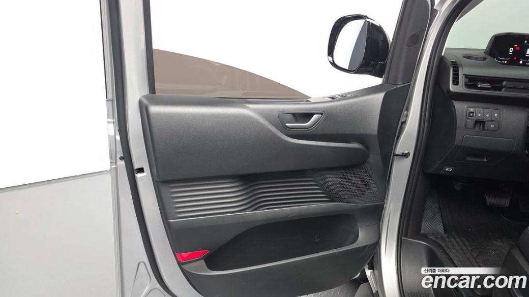 Hyundai Staria Tourer 9-Seater, 2025