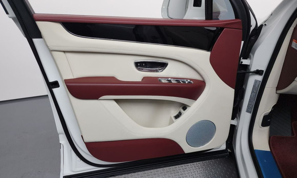 Bentley Bentayga 4.0 V8 Base, 2024