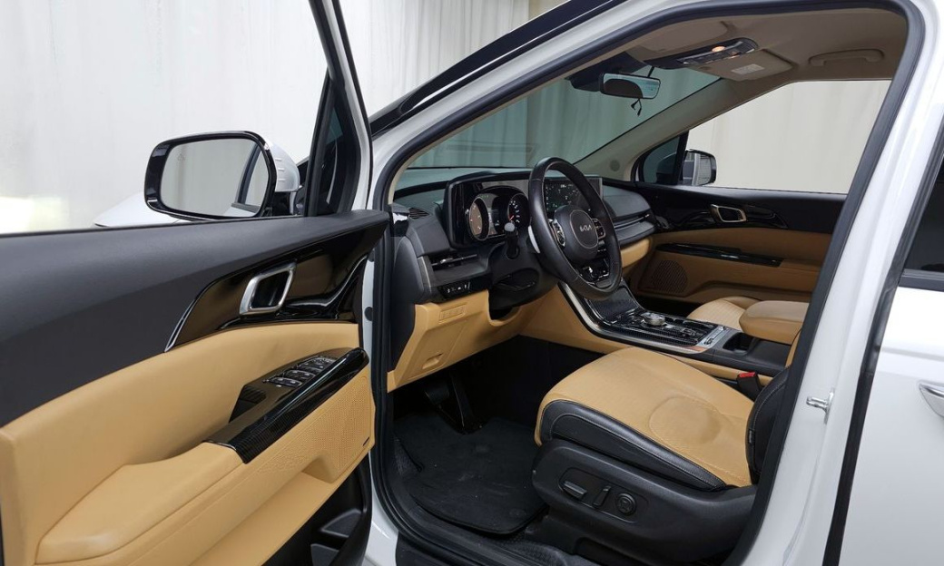 Kia Carnival 7-Seater Outdoor, 2023