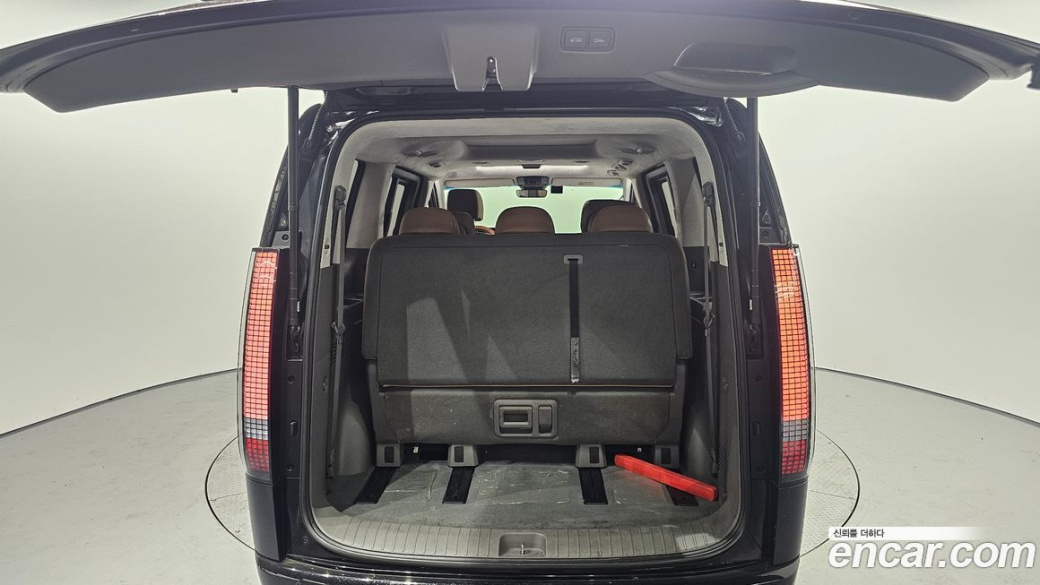 Hyundai Staria 4WD Lounge 7-Seater, 2023