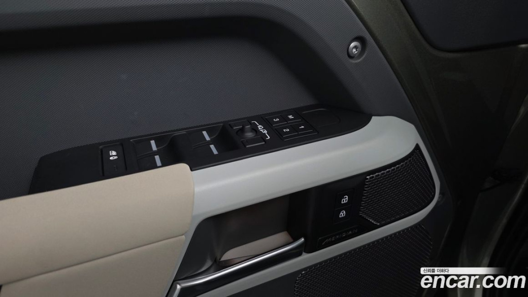 Land Rover Defender 110 P300 X-Dynamic SE, 2023