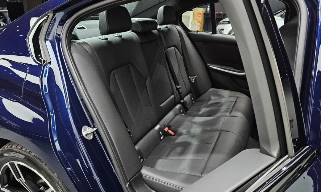 BMW 3-Series 320i M Sport, 2025