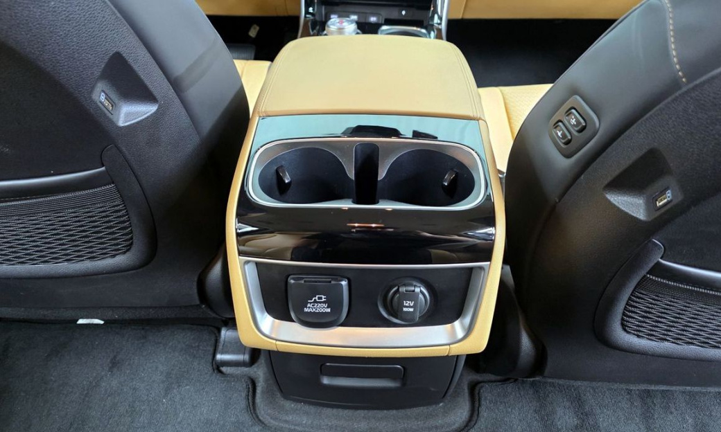 Kia Carnival 7-Seater Signature, 2023