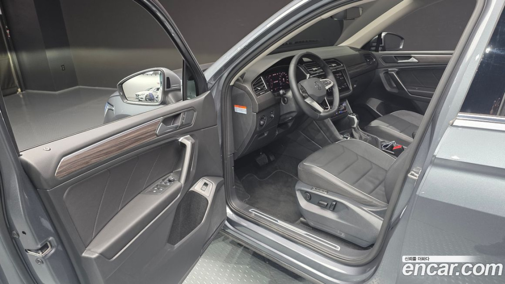 Volkswagen Tiguan 2.0 TSI Prestige, 2024