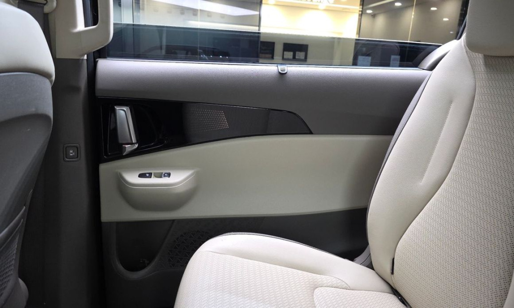 Kia Carnival 9-Seater Signature, 2025