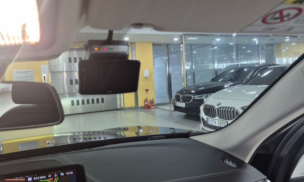 BMW 5-Series 520i Luxury, 2023