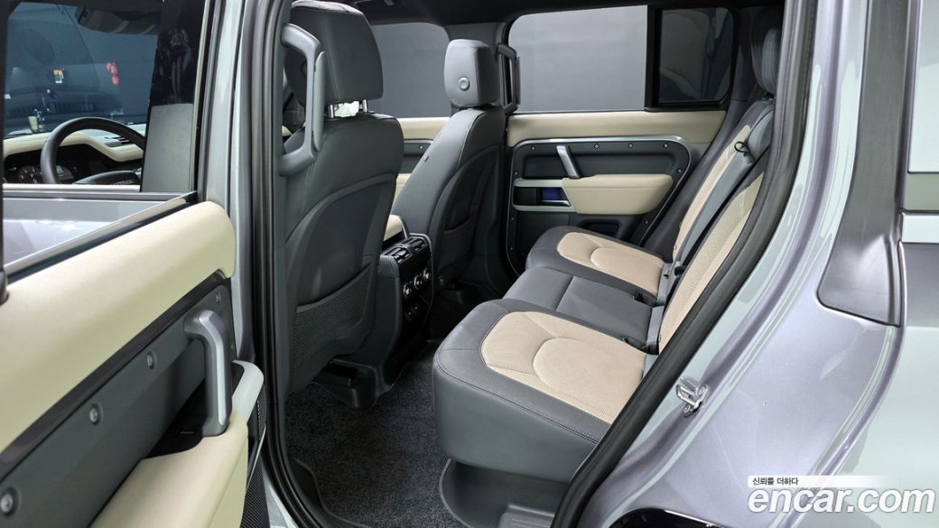 Land Rover Defender 110 P300 X-Dynamic SE, 2023