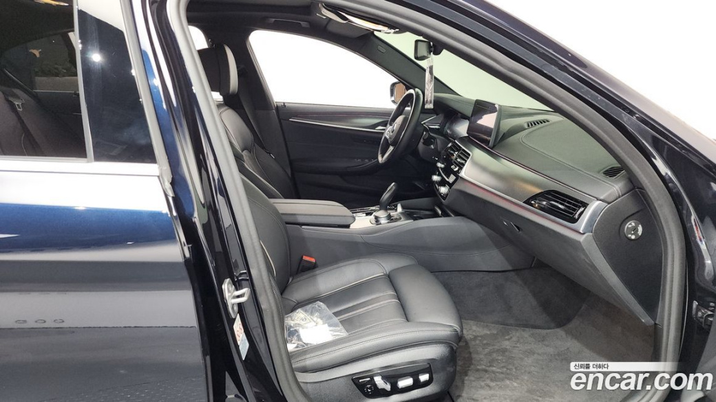BMW 5-Series 520i M Sport, 2022